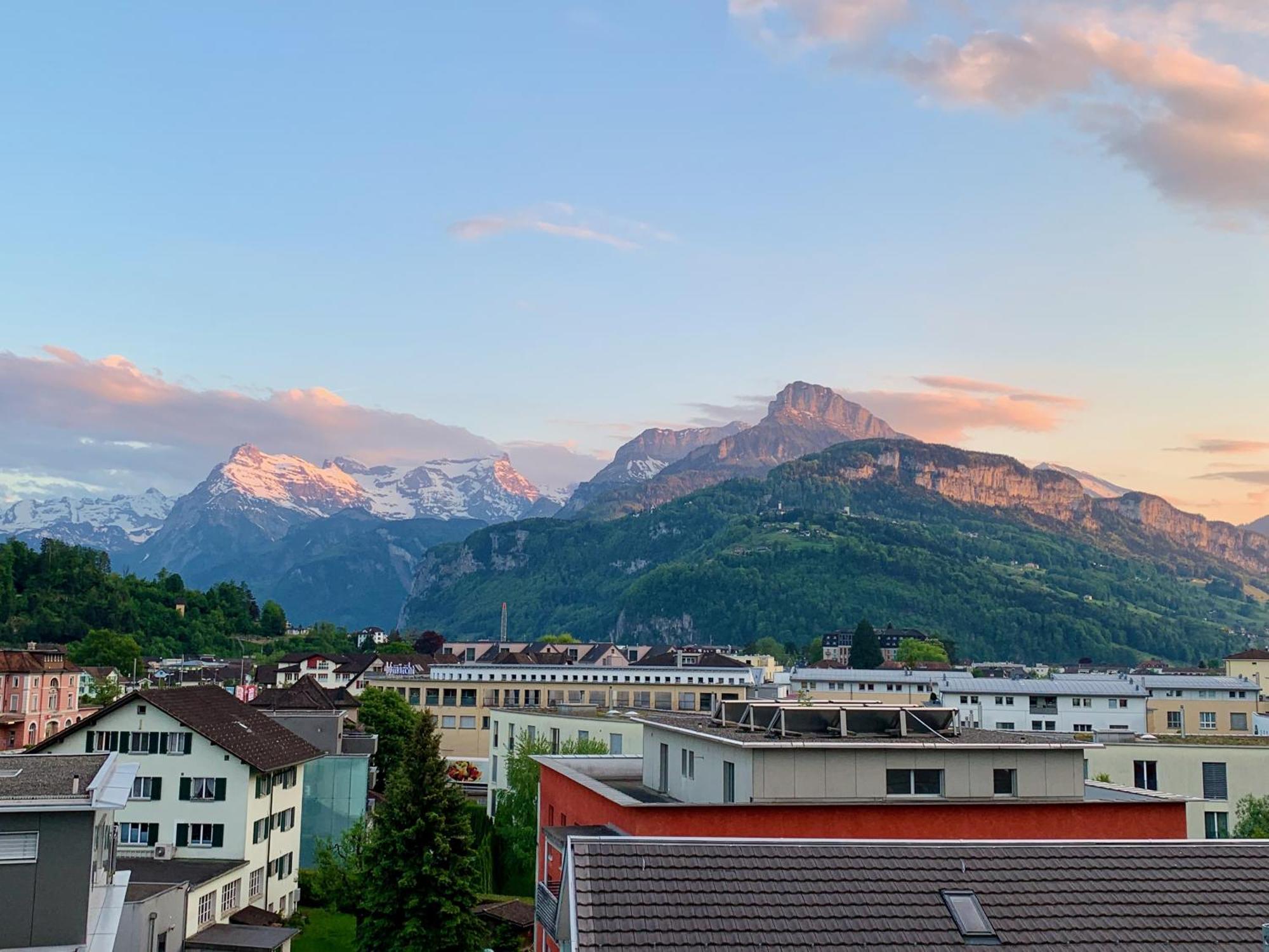 Luna O Mountainview O Pizzaoven Brunnen Eksteriør billede